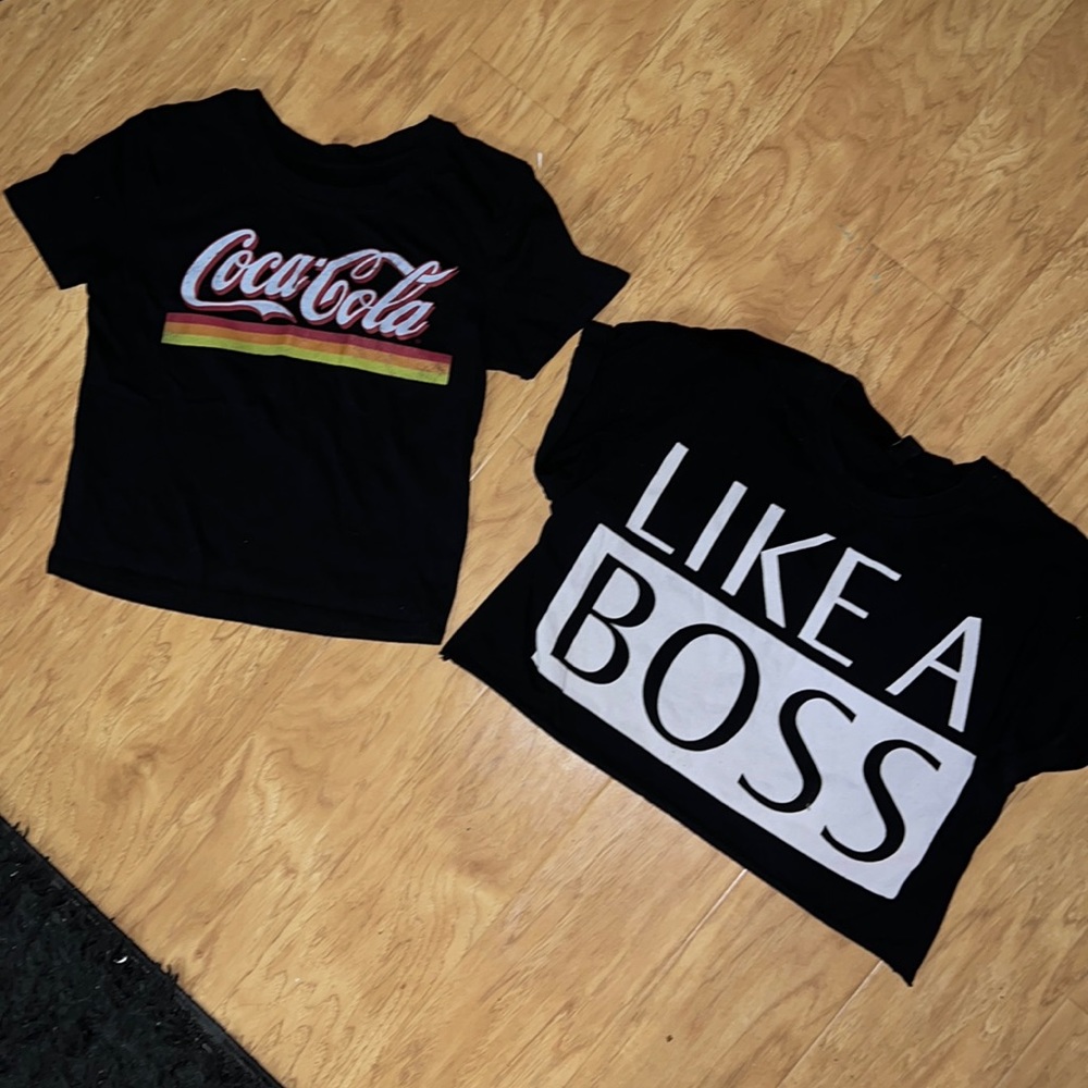 Forever 21 : 2 for 1 Tshirt crop tops Women’s size small!